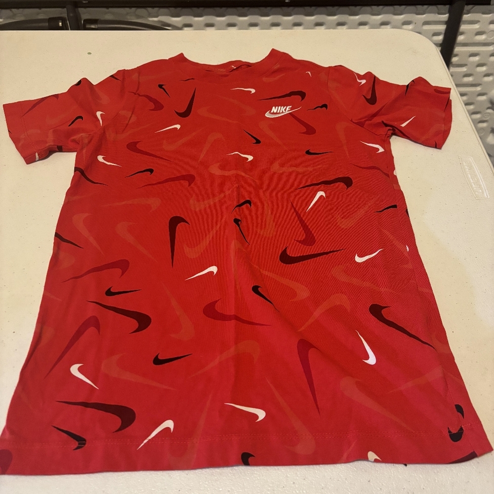 Nike check mark tshirt